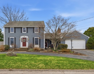 24 Kenyon Drive, Seekonk, Massachusetts, 4 Bedrooms Bedrooms, 8 Rooms Rooms,1.5 BathroomsBathrooms,Residential,For Sale,Kenyon Drive,73506404