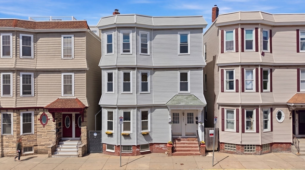 151 L Street, Boston, Massachusetts, 8 Bedrooms Bedrooms, 17 Rooms Rooms,3 BathroomsBathrooms,Residential Income,For Sale,L Street,73539842