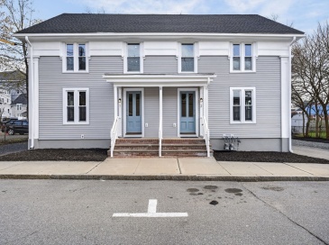 8-10 Hammatt St, Ipswich, Massachusetts, 6 Bedrooms Bedrooms, 12 Rooms Rooms,5 BathroomsBathrooms,Residential Income,For Sale,Hammatt St,73539814