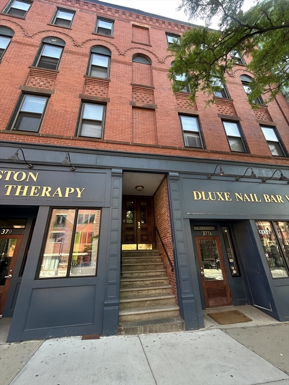 377 West Broadway, Boston, Massachusetts, 3 Bedrooms Bedrooms, 6 Rooms Rooms,1 BathroomBathrooms,Residential Lease,For Rent,West Broadway,73539883
