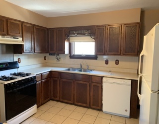 355 Field St., Fall River, Massachusetts, 2 Bedrooms Bedrooms, 4 Rooms Rooms,1 BathroomBathrooms,Residential Lease,For Rent,Field St.,73539838