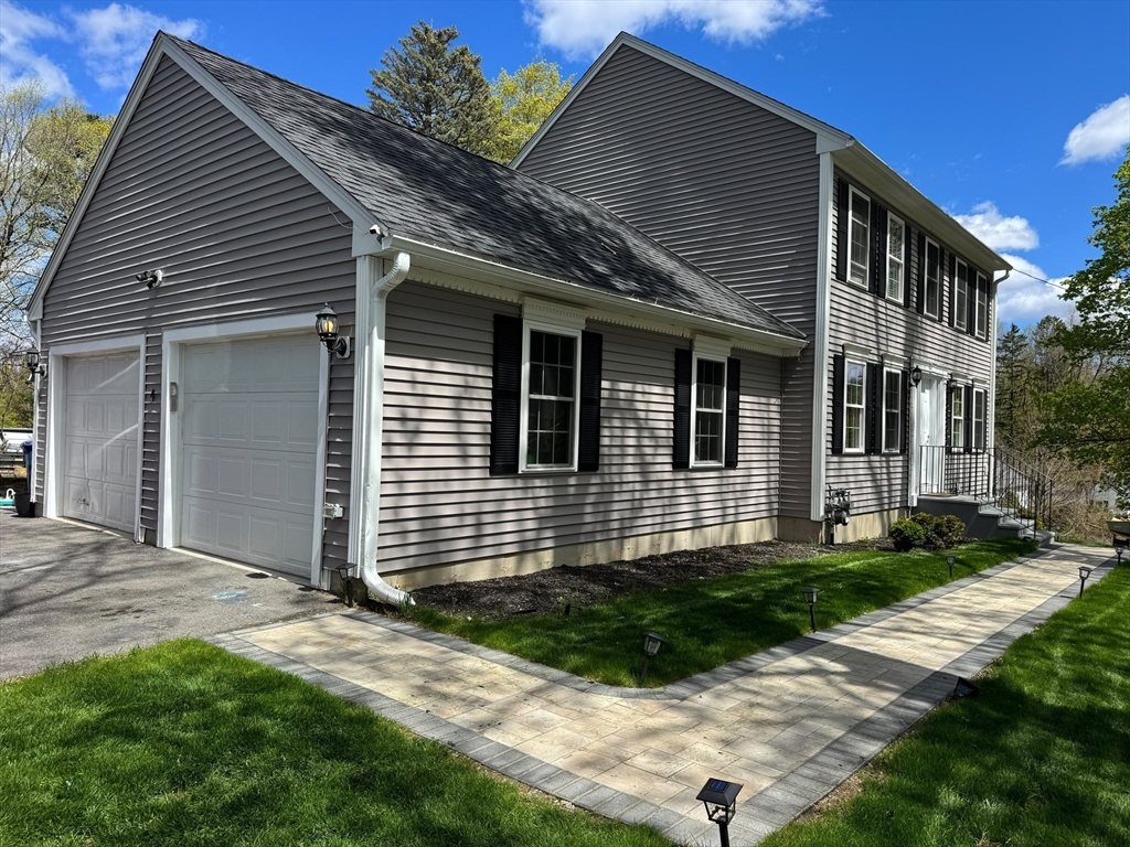 4 Wilder Rd, Leominster, Massachusetts, 3 Bedrooms Bedrooms, 9 Rooms Rooms,3.5 BathroomsBathrooms,Residential,For Sale,Wilder Rd,73539886
