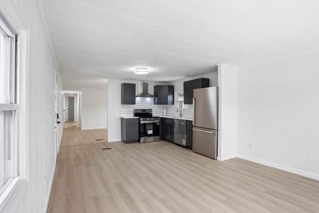 2 Ethel Ave, Marlborough, Massachusetts, 2 Bedrooms Bedrooms, 5 Rooms Rooms,1 BathroomBathrooms,Residential,For Sale,Ethel Ave,73539888