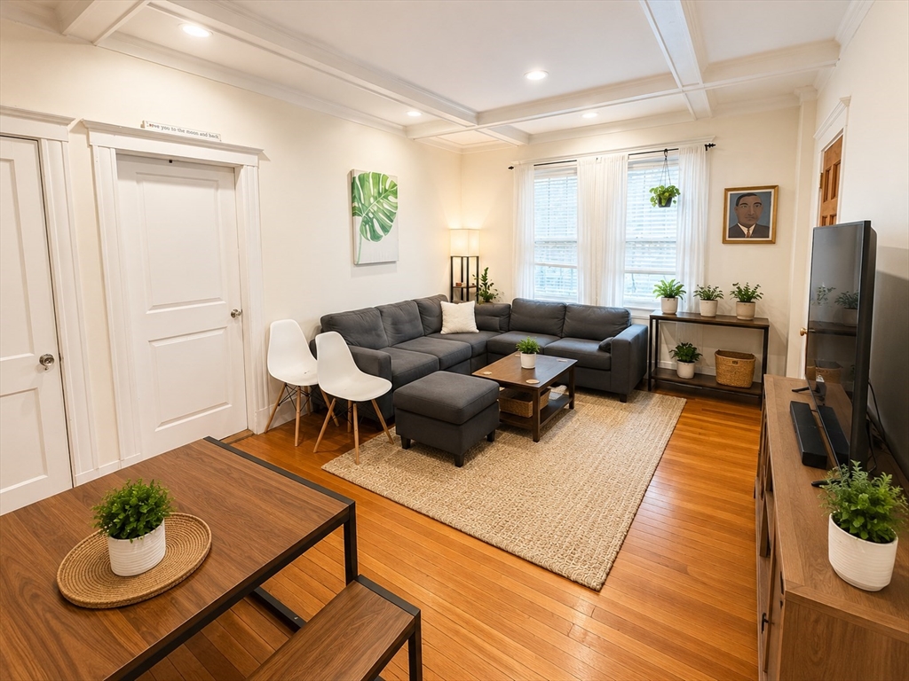 1742 Commonwealth Ave, Boston, Massachusetts, 2 Bedrooms Bedrooms, 5 Rooms Rooms,1 BathroomBathrooms,Residential Lease,For Rent,Commonwealth Ave,73539930