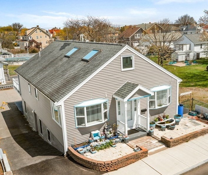 574 Nantasket Ave, Hull, Massachusetts, 6 Bedrooms Bedrooms, 11 Rooms Rooms,2 BathroomsBathrooms,Residential Income,For Sale,Nantasket Ave,73539931