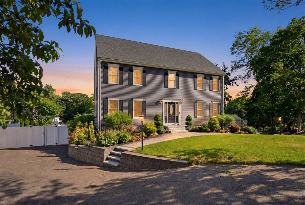 63 Merrill St, Haverhill, Massachusetts, 5 Bedrooms Bedrooms, 9 Rooms Rooms,5 BathroomsBathrooms,Residential,For Sale,Merrill St,73539939