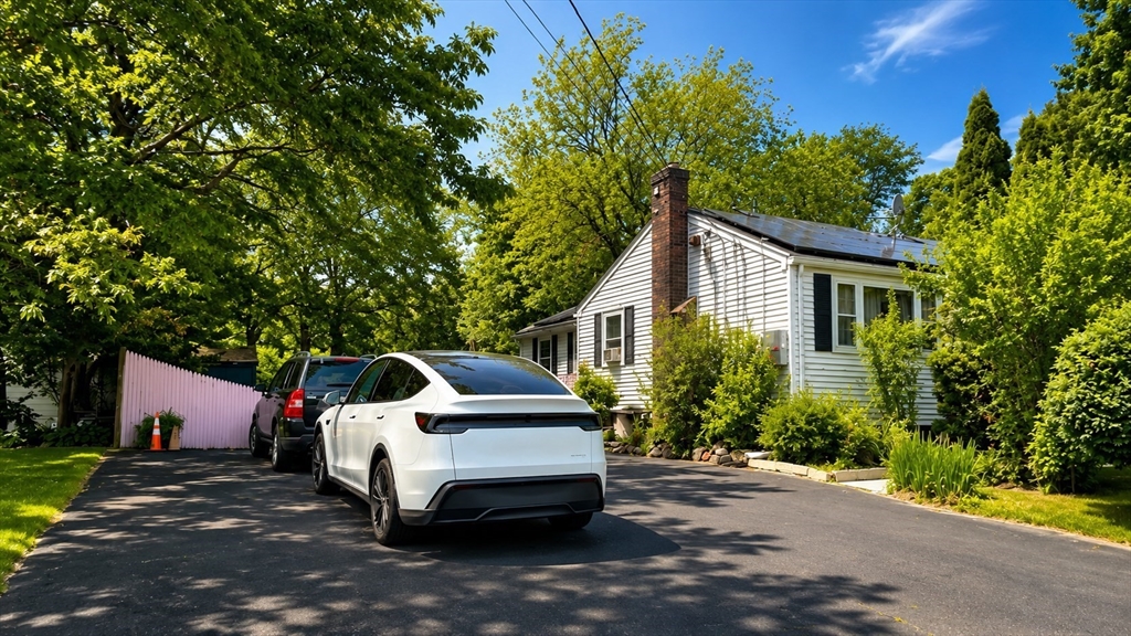22 Farnham Rd, Stoughton, Massachusetts, 5 Bedrooms Bedrooms, 8 Rooms Rooms,3 BathroomsBathrooms,Residential,For Sale,Farnham Rd,73539860