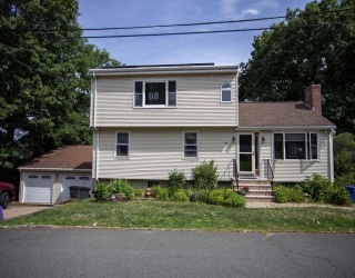 6 Woodland Ave, Saugus, Massachusetts, 5 Bedrooms Bedrooms, 12 Rooms Rooms,3 BathroomsBathrooms,Residential,For Sale,Woodland Ave,73539884