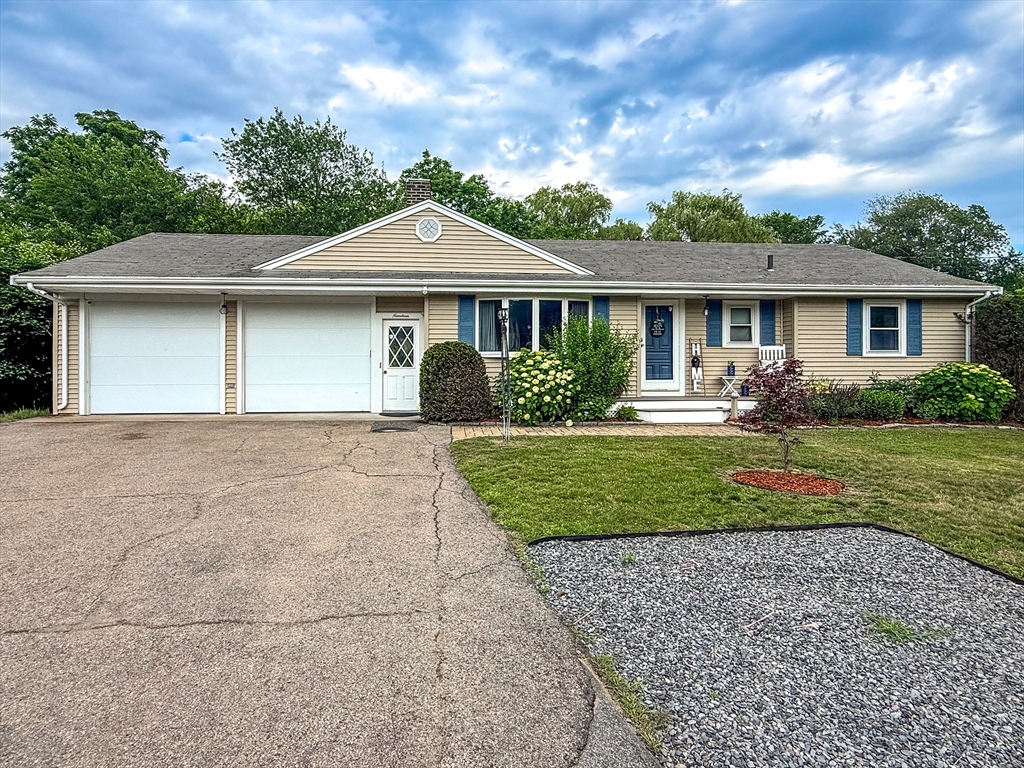 19 Hawthorne Rd, Ashland, Massachusetts, 3 Bedrooms Bedrooms, 5 Rooms Rooms,2 BathroomsBathrooms,Residential,For Sale,Hawthorne Rd,73540075