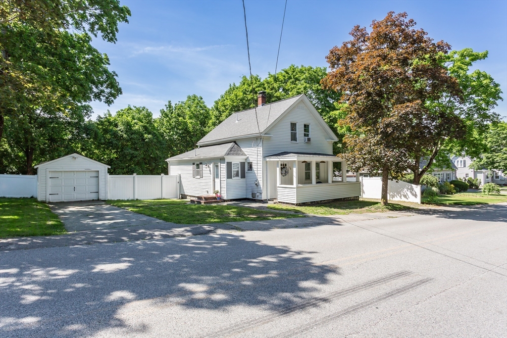89 West St, Middleboro, Massachusetts, 2 Bedrooms Bedrooms, 6 Rooms Rooms,2 BathroomsBathrooms,Residential,For Sale,West St,73539882
