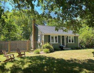 142 Walnut Street, East Bridgewater, Massachusetts, 2 Bedrooms Bedrooms, 4 Rooms Rooms,1 BathroomBathrooms,Residential,For Sale,Walnut Street,73540117
