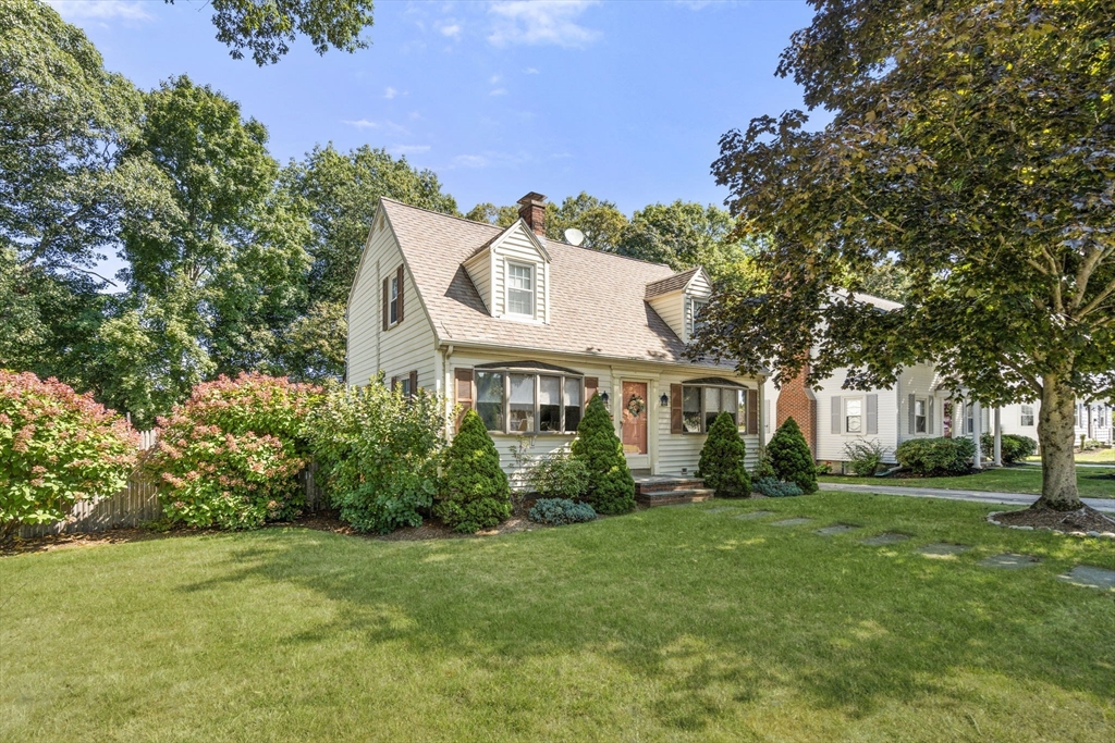 285 Vernon St, Norwood, Massachusetts, 3 Bedrooms Bedrooms, 9 Rooms Rooms,1.5 BathroomsBathrooms,Residential,For Sale,Vernon St,73540192