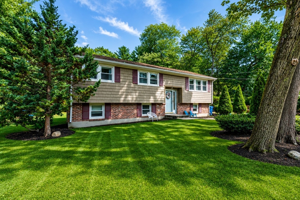 8 Governor Fuller Rd, Billerica, Massachusetts, 4 Bedrooms Bedrooms, 8 Rooms Rooms,1 BathroomBathrooms,Residential,For Sale,Governor Fuller Rd,73539763