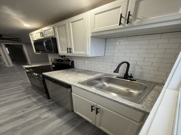 49 Plain, Fall River, Massachusetts, 2 Bedrooms Bedrooms, 4 Rooms Rooms,1 BathroomBathrooms,Residential Lease,For Rent,Plain,73539970