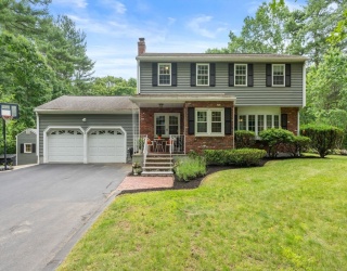 6 Forest St, Medfield, Massachusetts, 4 Bedrooms Bedrooms, 11 Rooms Rooms,2.5 BathroomsBathrooms,Residential,For Sale,Forest St,73540208