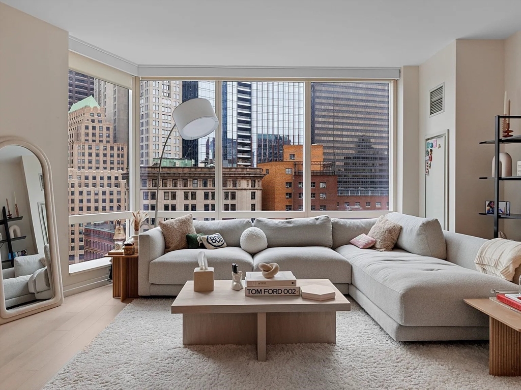 1 Franklin St, Boston, Massachusetts, 1 Bedroom Bedrooms, 3 Rooms Rooms,1 BathroomBathrooms,Residential Lease,For Rent,Franklin St,73539913