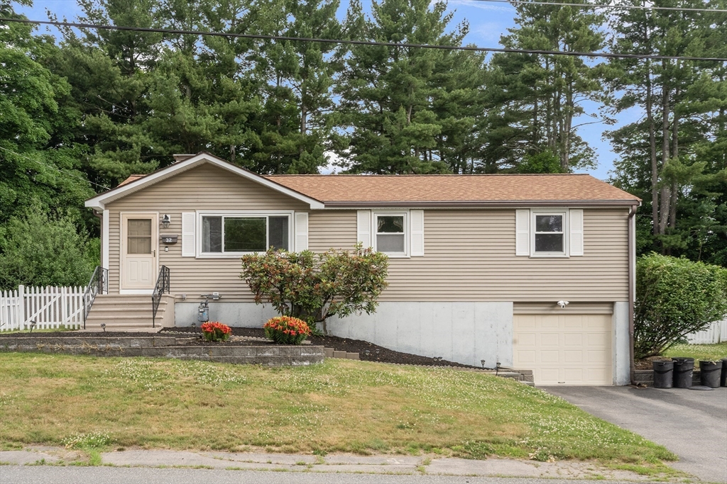 32 Arapahoe Rd, Bellingham, Massachusetts, 3 Bedrooms Bedrooms, 5 Rooms Rooms,1 BathroomBathrooms,Residential,For Sale,Arapahoe Rd,73539601