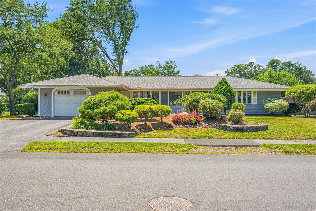 4 Antrim Rd, Peabody, Massachusetts, 3 Bedrooms Bedrooms, 7 Rooms Rooms,2 BathroomsBathrooms,Residential,For Sale,Antrim Rd,73539915