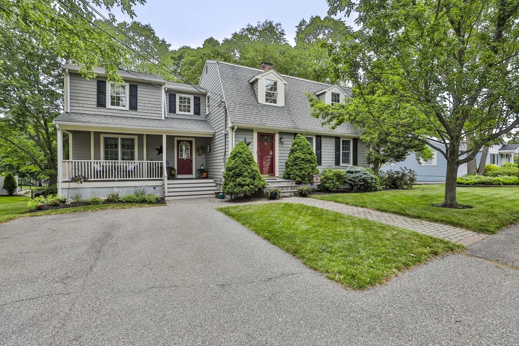 33 Reynolds Rd, Wakefield, Massachusetts, 4 Bedrooms Bedrooms, 9 Rooms Rooms,2.5 BathroomsBathrooms,Residential,For Sale,Reynolds Rd,73539982