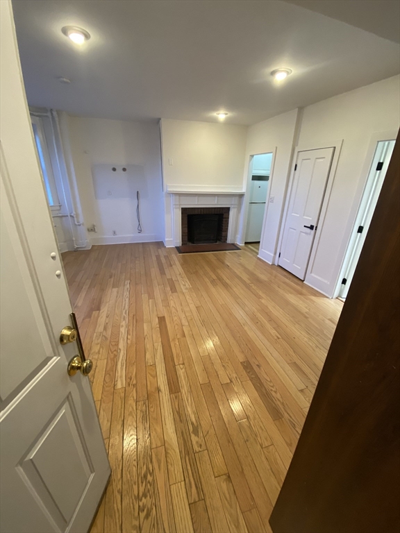 458 Beacon Street, Boston, Massachusetts, 3 Rooms Rooms,1 BathroomBathrooms,Residential Lease,For Rent,Beacon Street,73540213