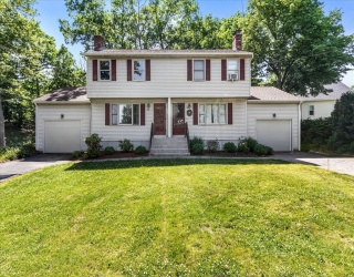 40 Hill Ave, Franklin, Massachusetts, 2 Bedrooms Bedrooms, 4 Rooms Rooms,1.5 BathroomsBathrooms,Residential,For Sale,Hill Ave,73540211
