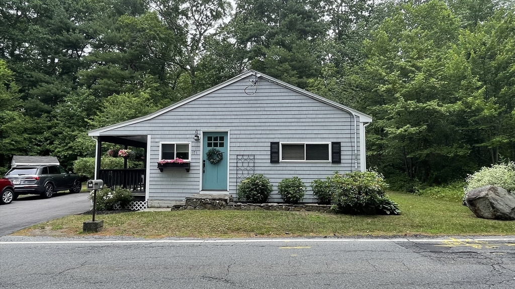 171 Mill St, Raynham, Massachusetts, 1 Bedroom Bedrooms, 4 Rooms Rooms,1 BathroomBathrooms,Residential,For Sale,Mill St,73539989
