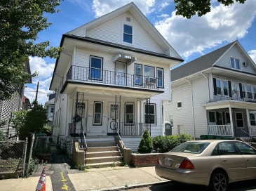 9 Bradford Ave, Medford, Massachusetts, 5 Bedrooms Bedrooms, 8 Rooms Rooms,2 BathroomsBathrooms,Residential Lease,For Rent,Bradford Ave,73540002