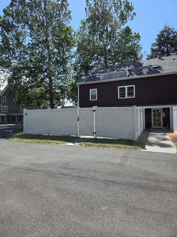 62 Main Street, Hatfield, Massachusetts, 2 Bedrooms Bedrooms, 5 Rooms Rooms,1 BathroomBathrooms,Residential,For Sale,Main Street,73539941
