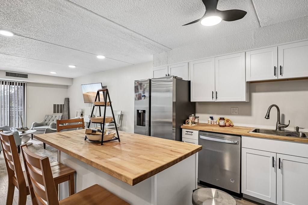 20 Nahant Place, Lynn, Massachusetts, 2 Bedrooms Bedrooms, 4 Rooms Rooms,2 BathroomsBathrooms,Residential,For Sale,Nahant Place,73540007