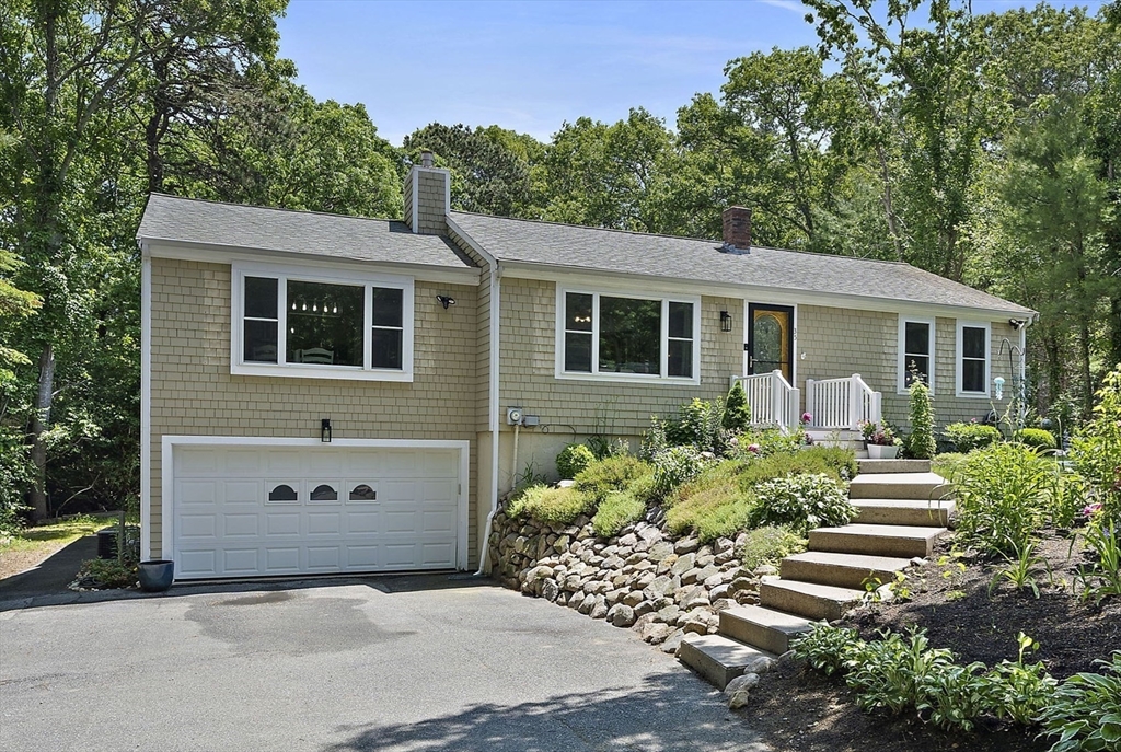 35 Braeburn Ct, Falmouth, Massachusetts, 4 Bedrooms Bedrooms, 9 Rooms Rooms,3 BathroomsBathrooms,Residential,For Sale,Braeburn Ct,73540035