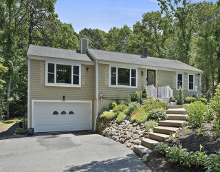 35 Braeburn Ct, Falmouth, Massachusetts, 4 Bedrooms Bedrooms, 9 Rooms Rooms,3 BathroomsBathrooms,Residential,For Sale,Braeburn Ct,73540035