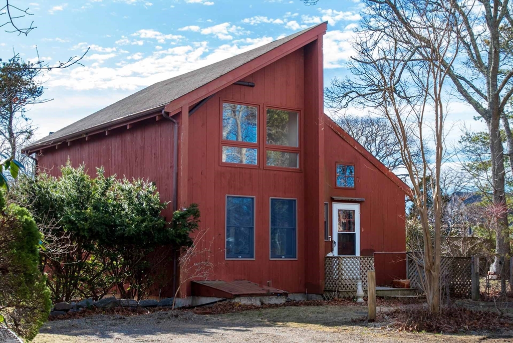17 Chapman La, Edgartown, Massachusetts, 3 Bedrooms Bedrooms, 6 Rooms Rooms,1 BathroomBathrooms,Residential,For Sale,Chapman La,73490019