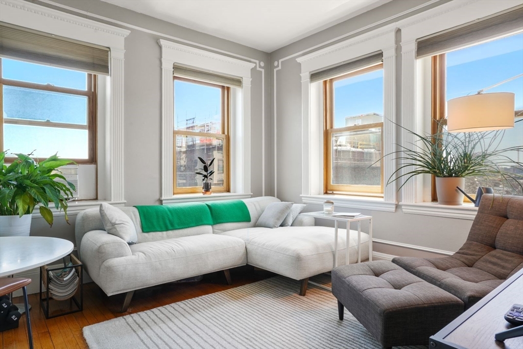 8 Garrison St, Boston, Massachusetts, 1 Bedroom Bedrooms, 4 Rooms Rooms,1 BathroomBathrooms,Residential Lease,For Rent,Garrison St,73540066