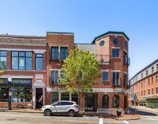 196 Main St, Gloucester, Massachusetts, 2 Bedrooms Bedrooms, 5 Rooms Rooms,2 BathroomsBathrooms,Residential,For Sale,Main St,73540074