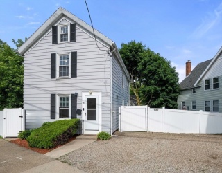 8 Pulaski St, Peabody, Massachusetts, 3 Bedrooms Bedrooms, 7 Rooms Rooms,1 BathroomBathrooms,Residential,For Sale,Pulaski St,73539998