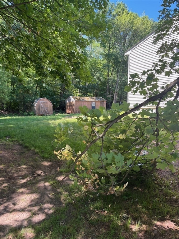 81 Border Rd, Holbrook, Massachusetts, 3 Bedrooms Bedrooms, 7 Rooms Rooms,1 BathroomBathrooms,Residential,For Sale,Border Rd,73540087