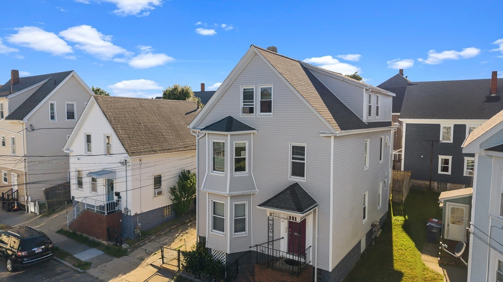 27 Juniper St, New Bedford, Massachusetts, 6 Bedrooms Bedrooms, 15 Rooms Rooms,3 BathroomsBathrooms,Residential Income,For Sale,Juniper St,73540098