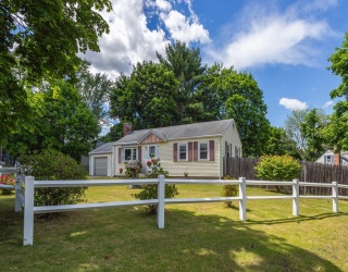 2161 Central St, Stoughton, Massachusetts, 2 Bedrooms Bedrooms, 4 Rooms Rooms,1 BathroomBathrooms,Residential,For Sale,Central St,73540097