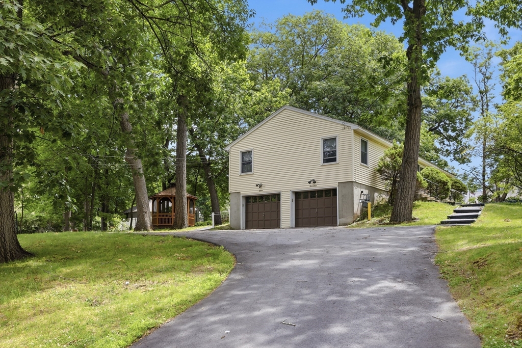17 Cochrane St., Methuen, Massachusetts, 2 Bedrooms Bedrooms, 4 Rooms Rooms,1 BathroomBathrooms,Residential,For Sale,Cochrane St.,73540032