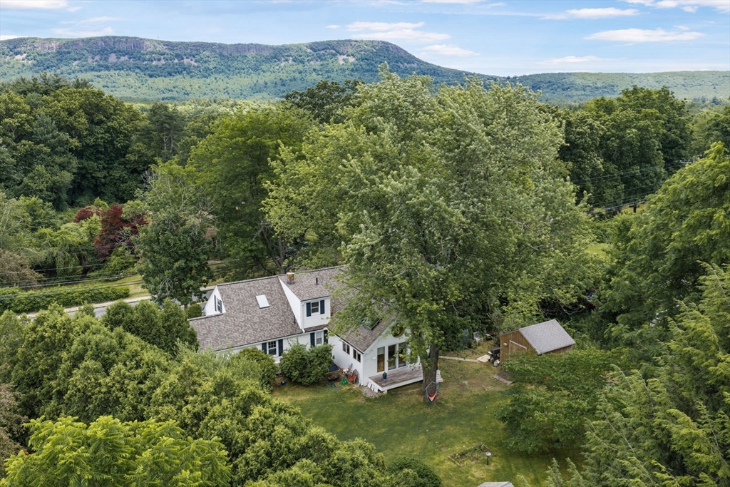 183 Park St, Easthampton, Massachusetts, 3 Bedrooms Bedrooms, 7 Rooms Rooms,2 BathroomsBathrooms,Residential,For Sale,Park St,73539802