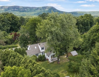 183 Park St, Easthampton, Massachusetts, 3 Bedrooms Bedrooms, 7 Rooms Rooms,2 BathroomsBathrooms,Residential,For Sale,Park St,73539802