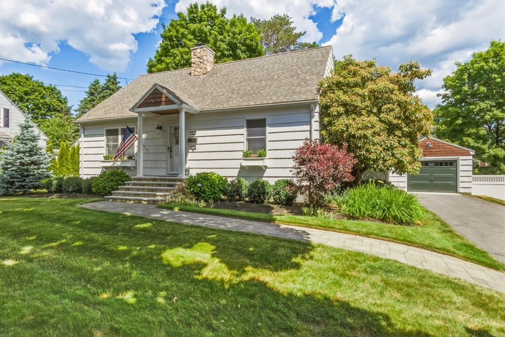 52 Russell St, North Andover, Massachusetts, 3 Bedrooms Bedrooms, 6 Rooms Rooms,1.5 BathroomsBathrooms,Residential,For Sale,Russell St,73540106