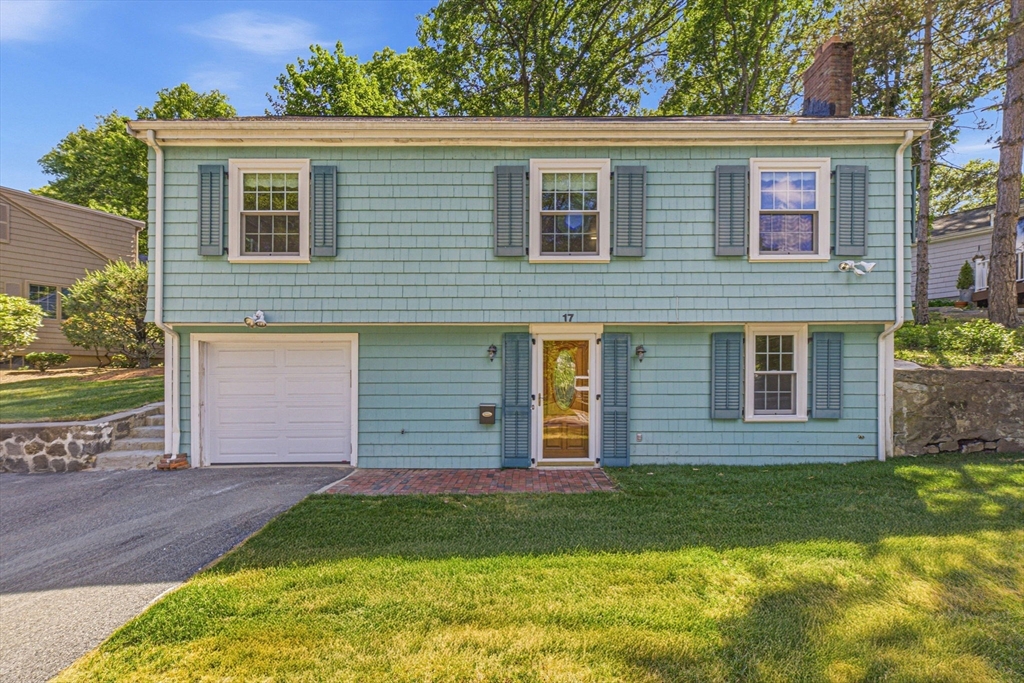 17 Echo St, Melrose, Massachusetts, 5 Bedrooms Bedrooms, 8 Rooms Rooms,2.5 BathroomsBathrooms,Residential,For Sale,Echo St,73540039