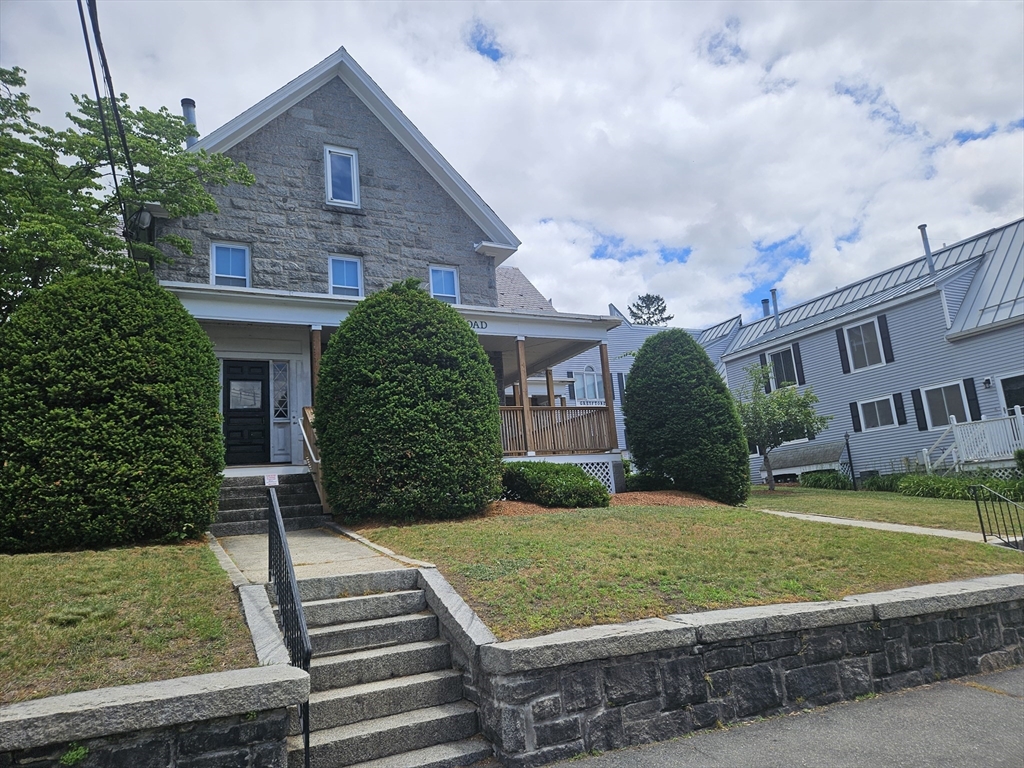 325 Mammoth Road, Lowell, Massachusetts, 2 Bedrooms Bedrooms, 4 Rooms Rooms,1 BathroomBathrooms,Residential,For Sale,Mammoth Road,73539813
