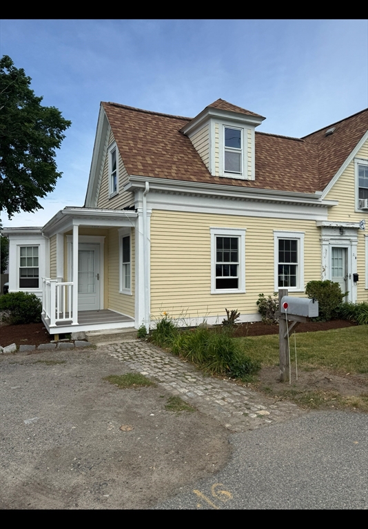 21 Pleasant St, Barnstable, Massachusetts, 2 Bedrooms Bedrooms, 4 Rooms Rooms,1.5 BathroomsBathrooms,Residential,For Sale,Pleasant St,73539810