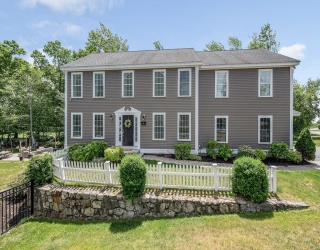 103 Meadow Creek Dr, Dracut, Massachusetts, 5 Bedrooms Bedrooms, 9 Rooms Rooms,3.5 BathroomsBathrooms,Residential,For Sale,Meadow Creek Dr,73539143