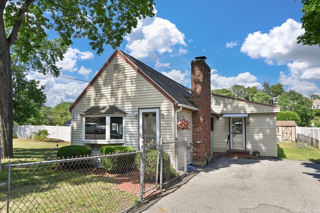 73 Sweetwater St, Saugus, Massachusetts, 2 Bedrooms Bedrooms, 5 Rooms Rooms,1 BathroomBathrooms,Residential,For Sale,Sweetwater St,73539827
