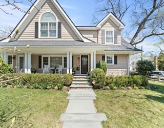 23 Albert St., Waltham, Massachusetts, 5 Bedrooms Bedrooms, 9 Rooms Rooms,2.5 BathroomsBathrooms,Residential Lease,For Rent,Albert St.,73540128