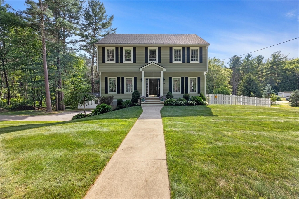 304 Quaker St, Northbridge, Massachusetts, 3 Bedrooms Bedrooms, 6 Rooms Rooms,2.5 BathroomsBathrooms,Residential,For Sale,Quaker St,73539971