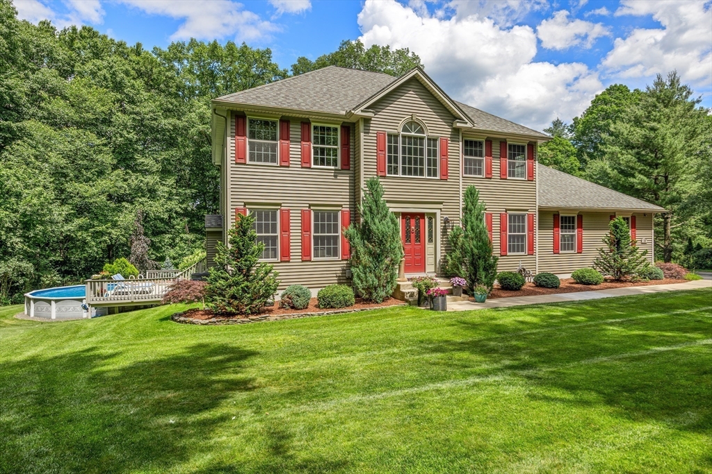 315 Hadley St, South Hadley, Massachusetts, 3 Bedrooms Bedrooms, 8 Rooms Rooms,3.5 BathroomsBathrooms,Residential,For Sale,Hadley St,73539850